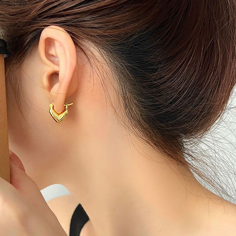 New Korean Light Luxury Fashion Elegant Metal Love Stud Drop Earrings for Women