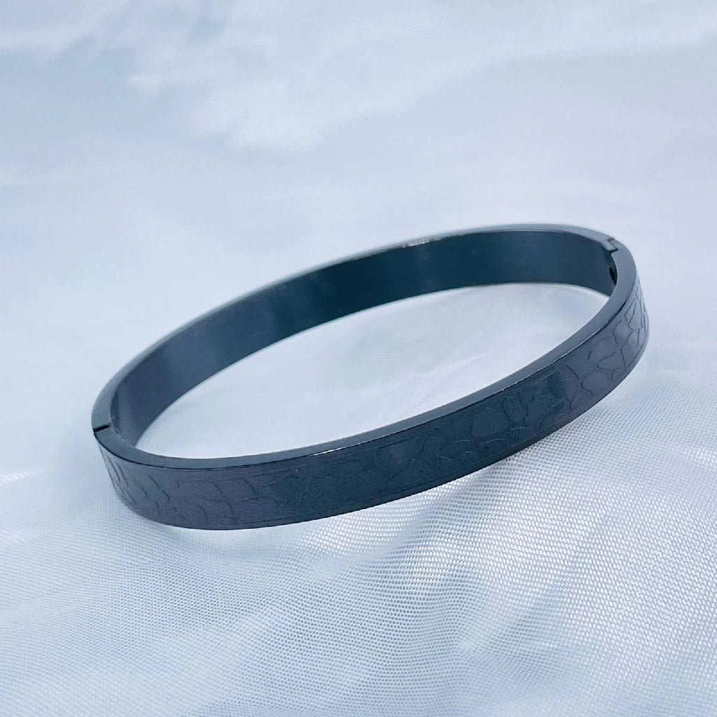 Black Color Pattern Stainless Steel Openable Bangle Kada for Men
