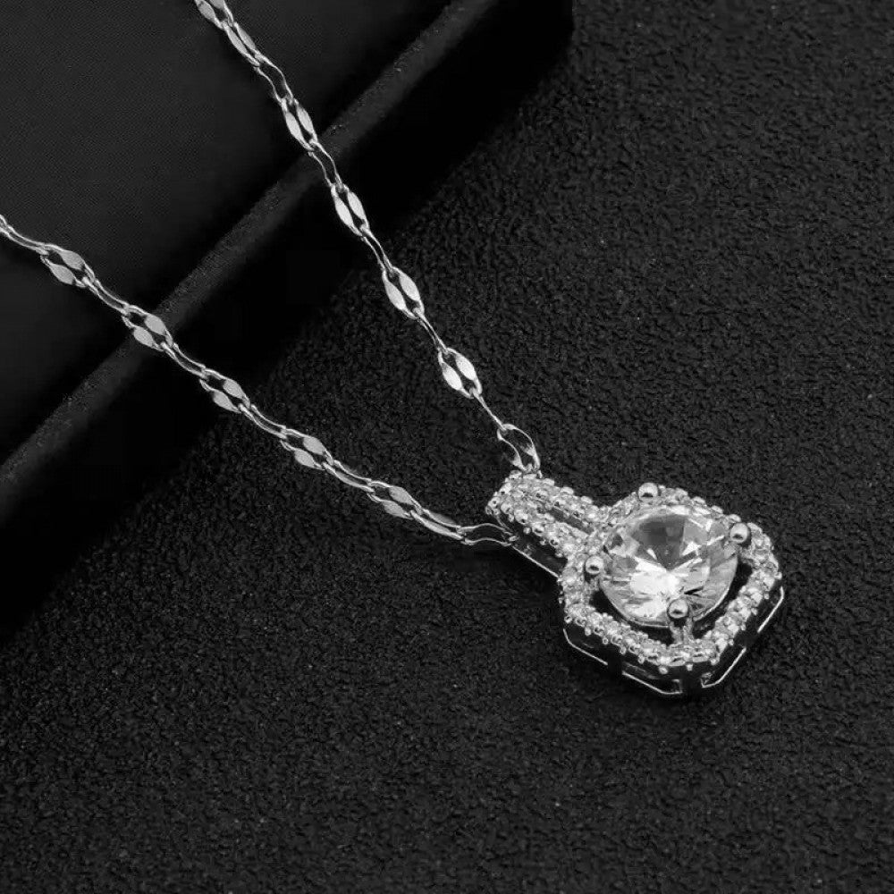 Elegantly Shimmering Moissanite Pendant Chain Necklace - A Captivating Trend for Women