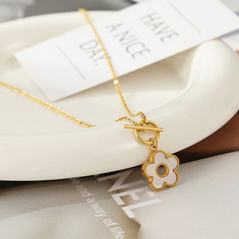 Floral Shell OT Chain Necklace for Women – Designer Collar Chain for Autumn and Winter Elegance