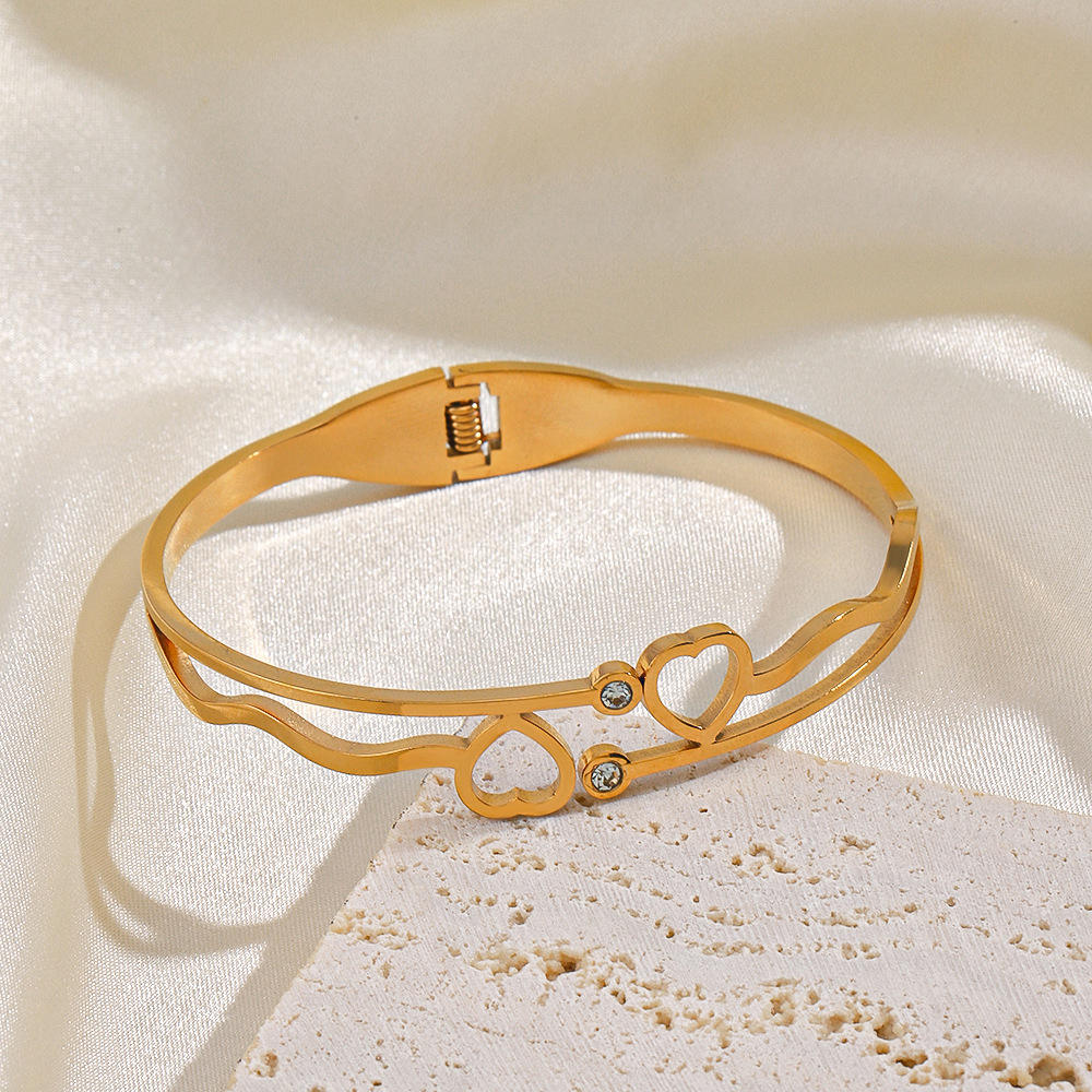 18K Gold Plated Stainless Steel Heart Shaped Waterproof Bangle Bracelet for Women