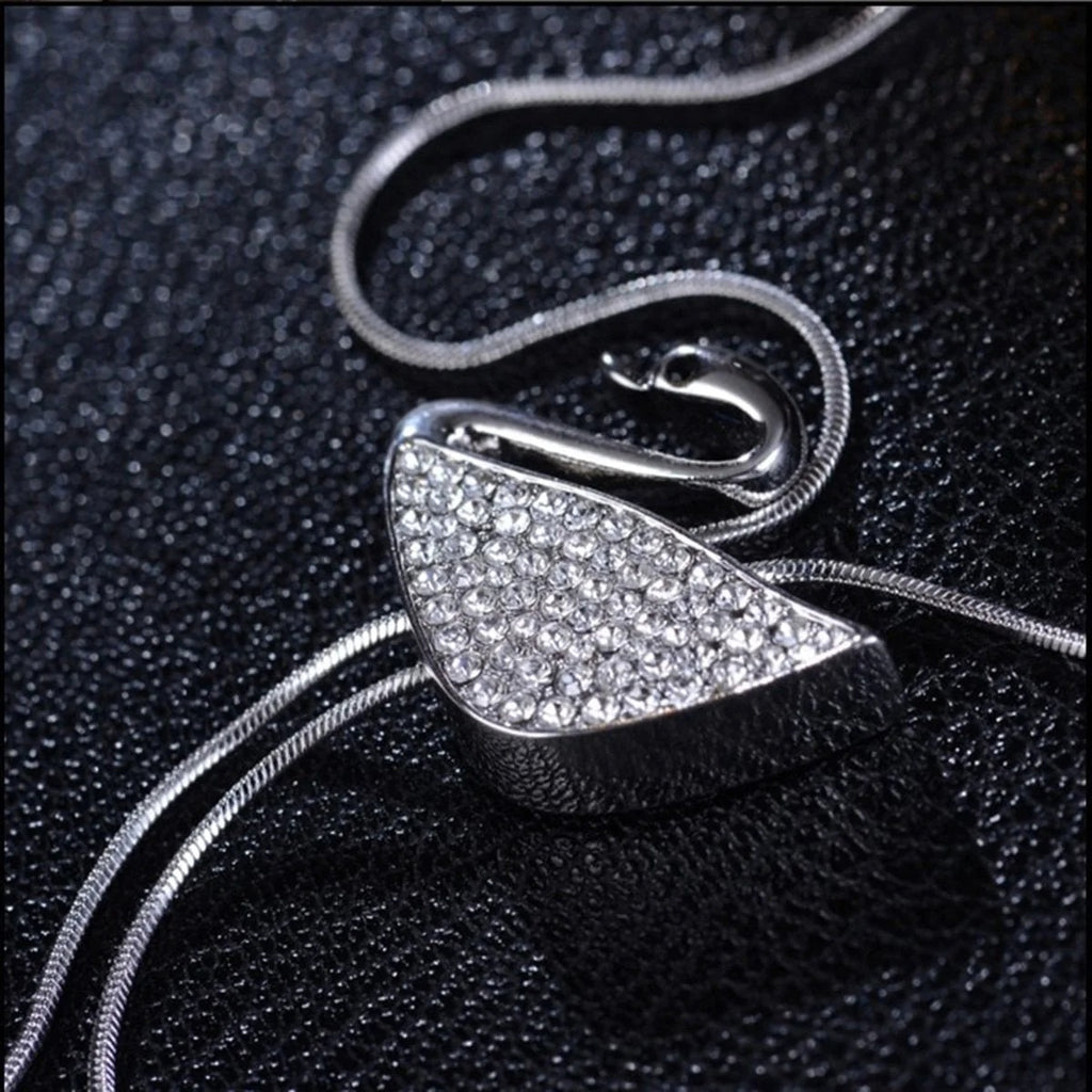 Swan Pendant Necklace with American Crystal Diamond for Stylish Parties