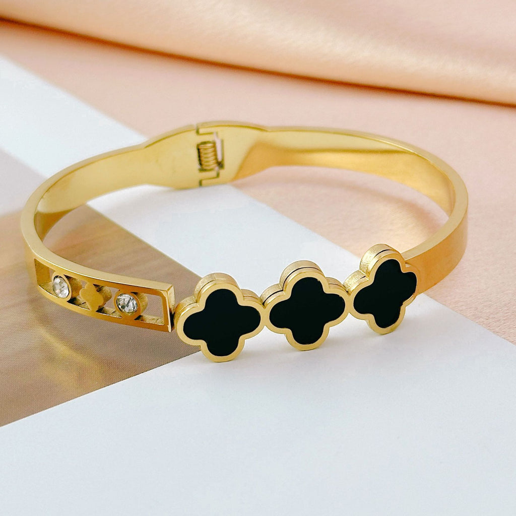 Titanium Stainless Steel Gold Plated four-leaf clover With Diamonds Ladies Bracelet Bangle