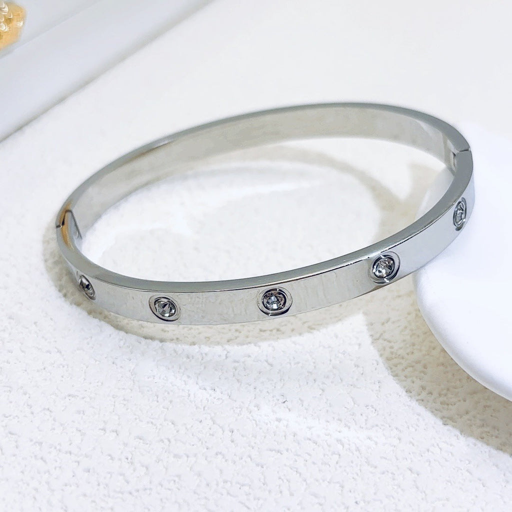 Gold Plated Stainless Steel Contemporary and Anti-Tarnish Love AD Bracelet for Women