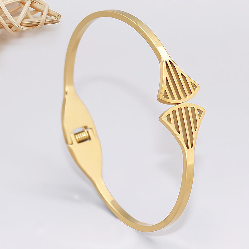 Fashion Luxury Diamond Gold Plated Fan-shaped Stainless Steel Charm Bracelet For Women