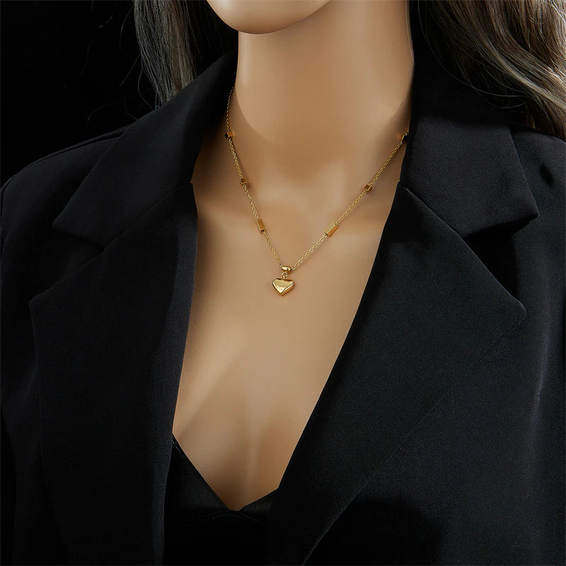 Exquisite Gold-Tone Heart Pendant Necklace in Stainless Steel A Fashionable Gift of Love and Style for Women, Ladies, and Girls