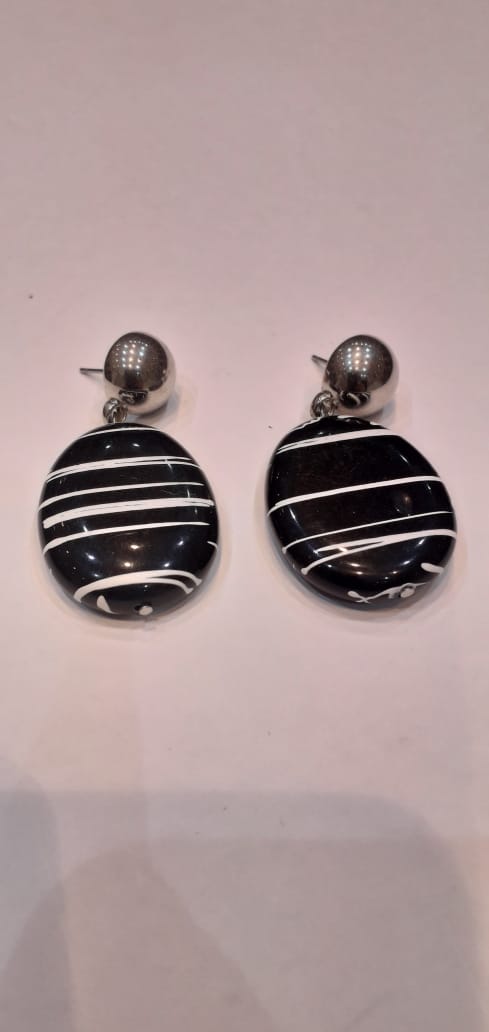 New Round with Black And White Geometric Acrylic Abstract Line Earrings