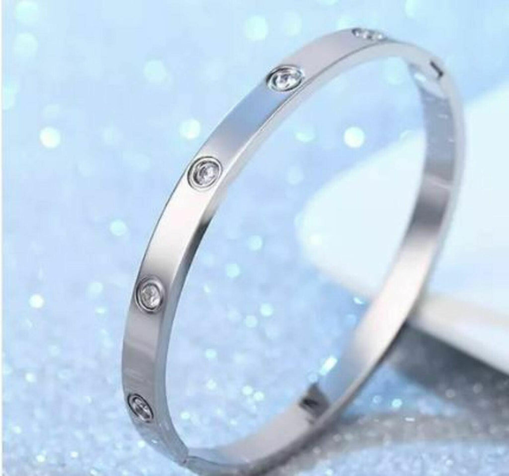 Gold Plated Stainless Steel Contemporary and Anti-Tarnish Love AD Bracelet for Women
