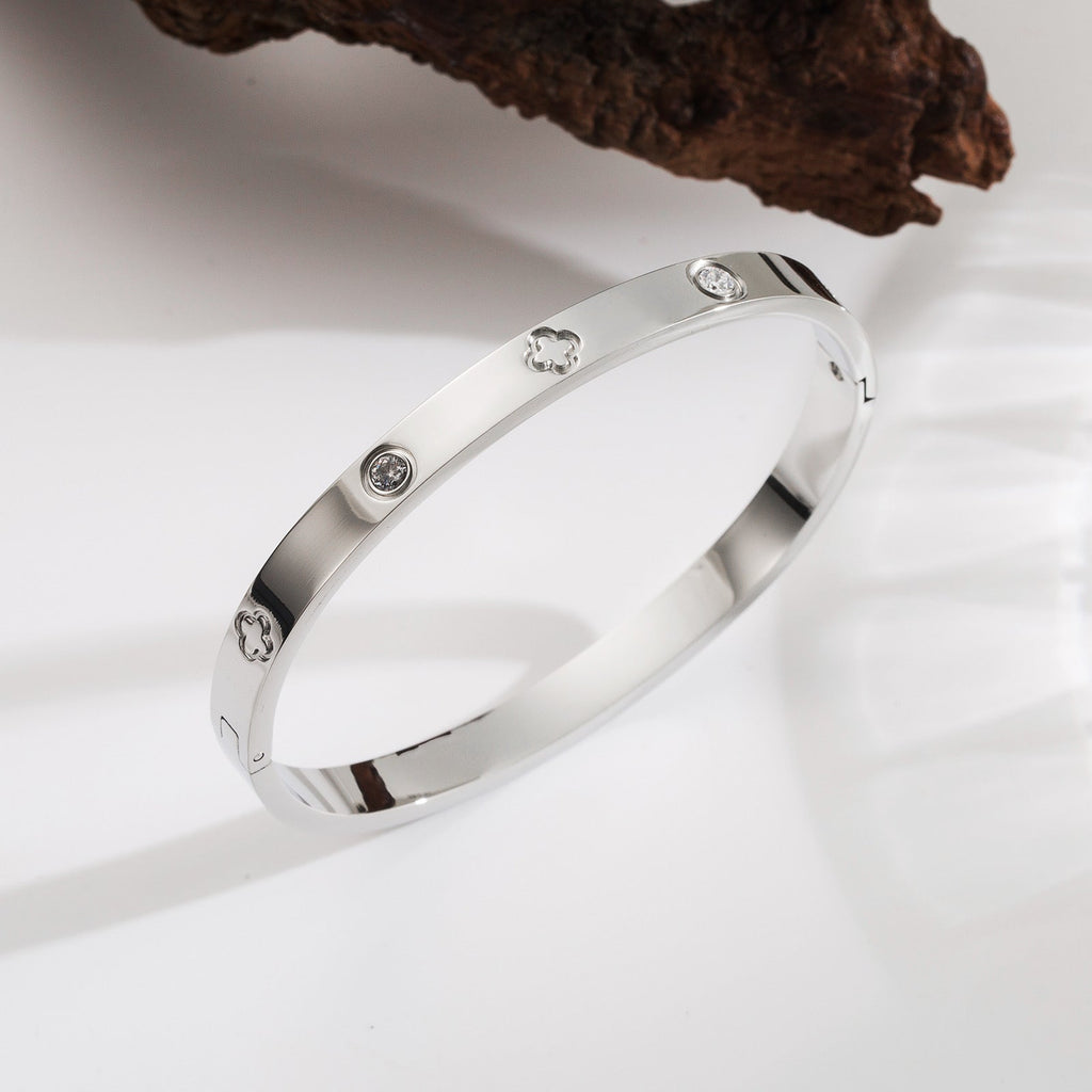 Gold Plated Stainless Steel Contemporary and Anti-Tarnish Love AD Bracelet for Women