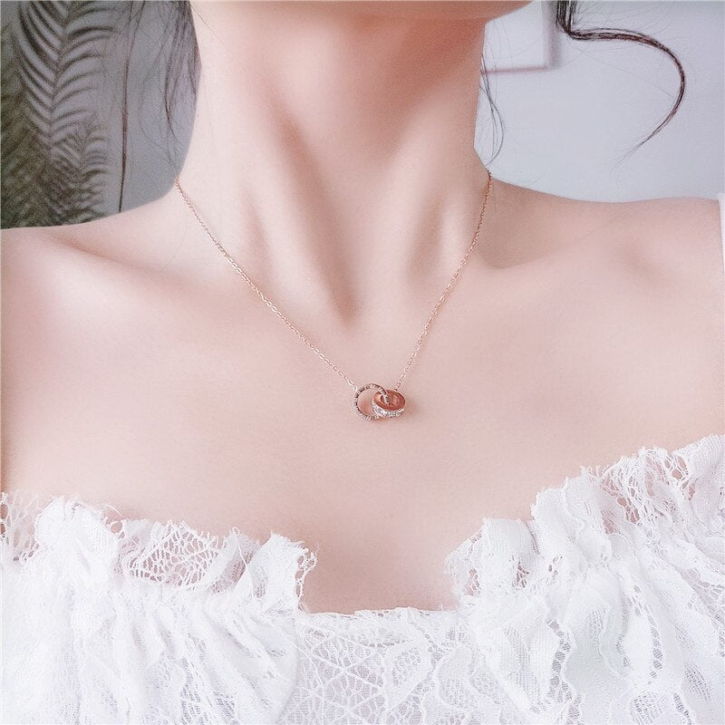 Chic Circular Crystal Clavicle Necklace with Roman Numerals - Elegant Jewelry for Women