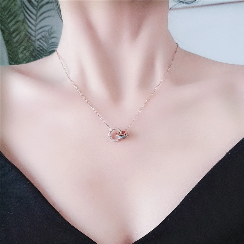 Chic Circular Crystal Clavicle Necklace with Roman Numerals - Elegant Jewelry for Women