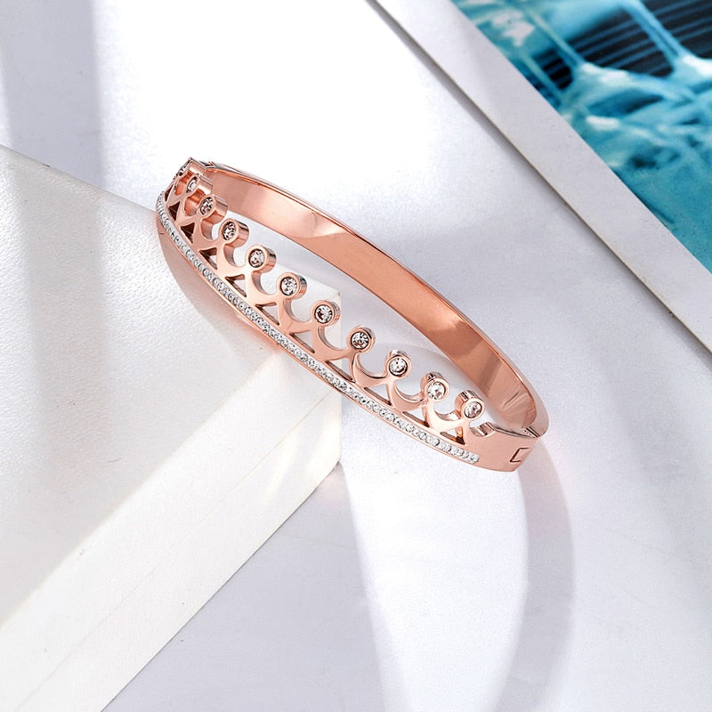 High Quality Unique Design Crystal Stainless Steel Bracelet for Women for daily/party wear