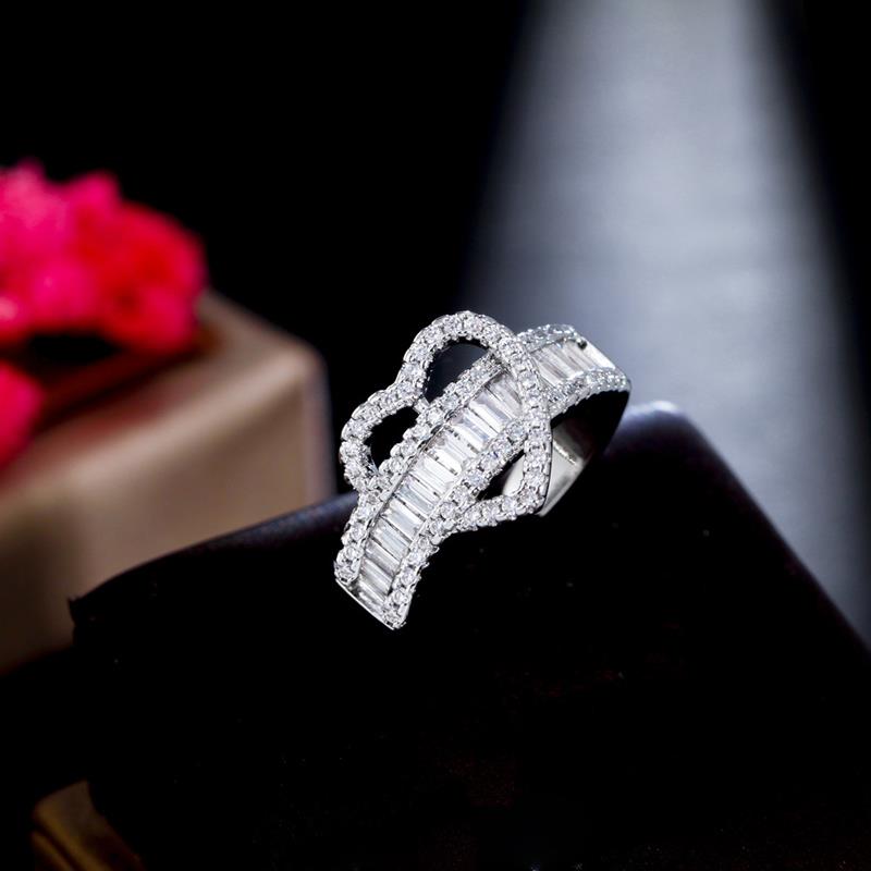 Premium White Cubic Zircon Stone Love Heart Shaped Band Ring for Women
