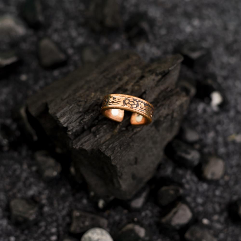 Ancient design Vintage Fingers Pain Relief Copper Magnetic Ring